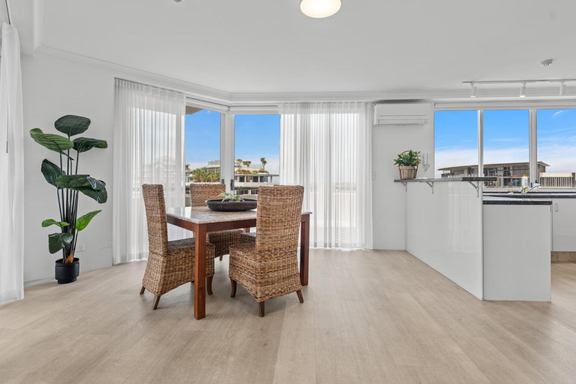 Апартаменти Lavish 3-Bed With Wraparound Balcony And Pool Брісбен Екстер'єр фото
